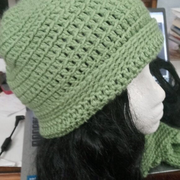 BEENIE & NECK SCARF SET - Picture 2 of 4